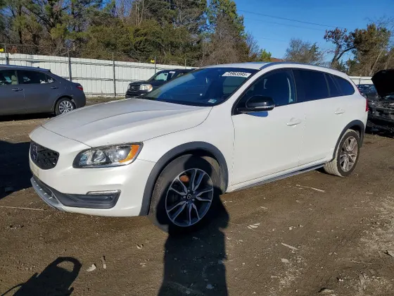 2015 Volvo V60 Cross Country T5