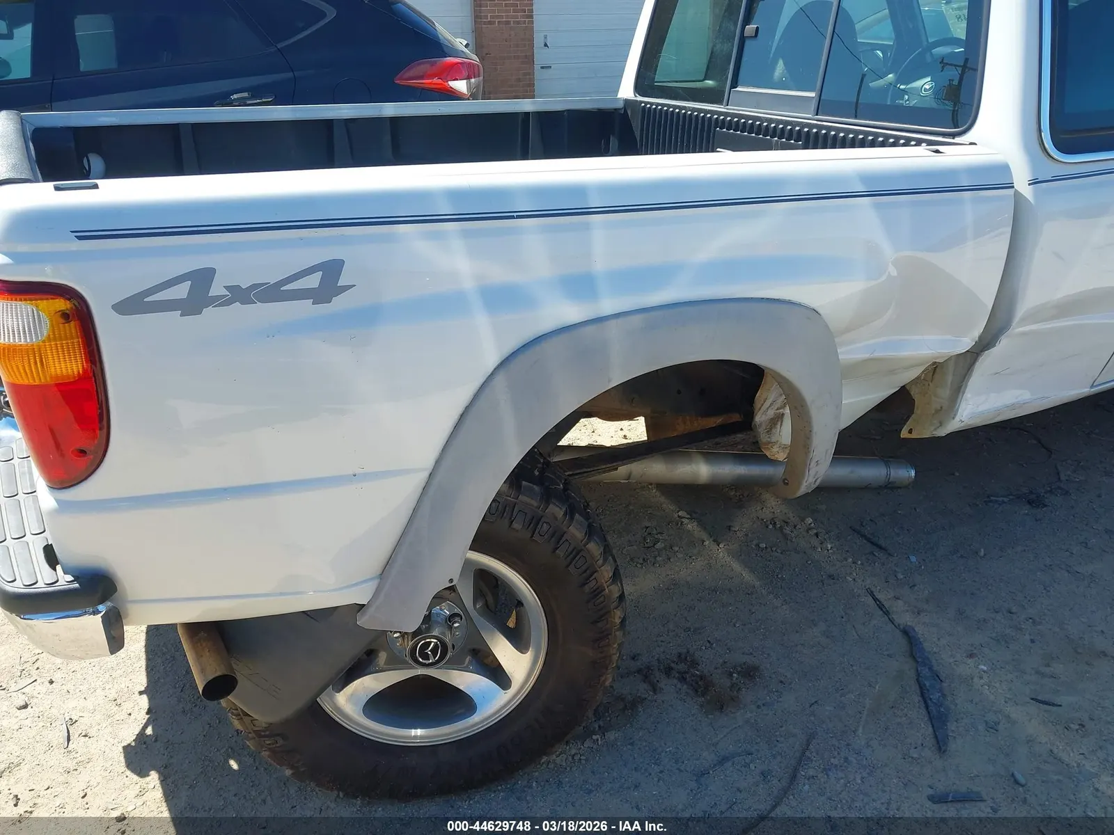 2003 Mazda B-Series 4WD Truck SE