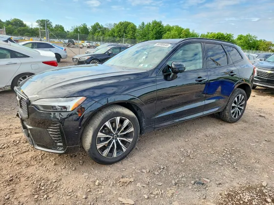 2023 Volvo XC60 Plus Dark Theme
