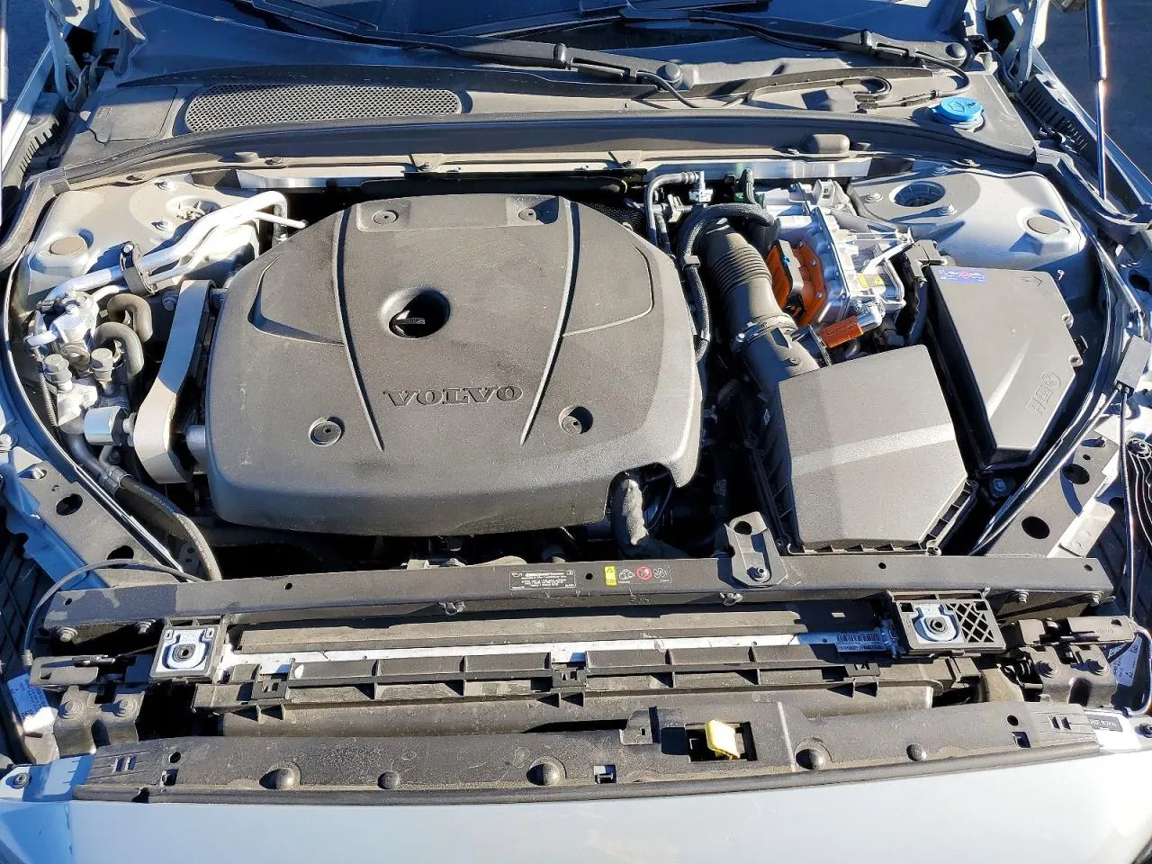 2024 Volvo S60 Recharge Plug-In Hybrid Plus Dark Theme