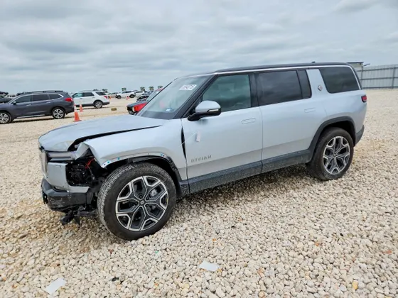 2025 Rivian R1S Adventure