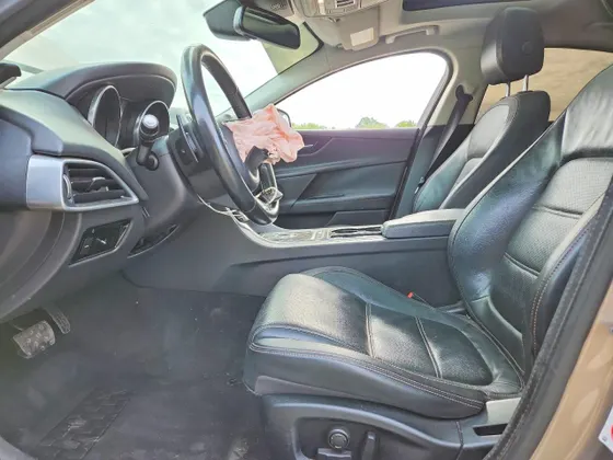 2017 Jaguar XE