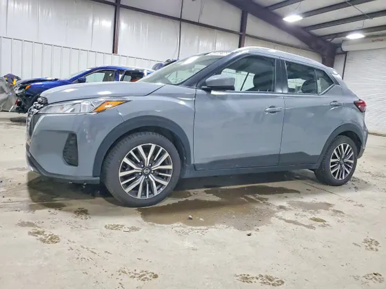 2022 Nissan Kicks SV