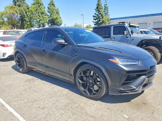 2023 Lamborghini Urus Performante