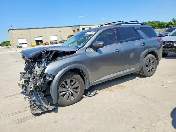 2022 Nissan Pathfinder SV
