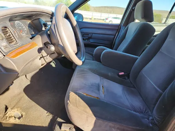 2005 Ford Crown Victoria Standard