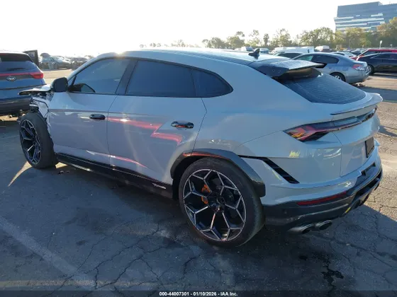2023 Lamborghini Urus Performante