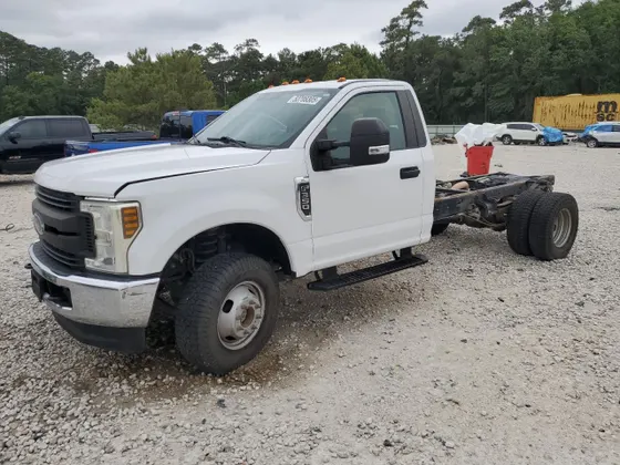2018 Ford Super Duty F-350 DRW XL