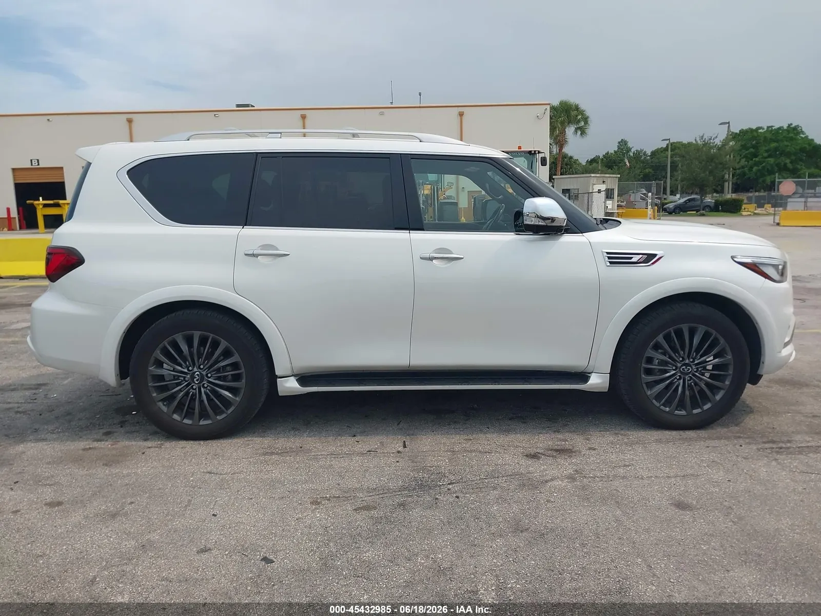 2023 INFINITI QX80 SENSORY