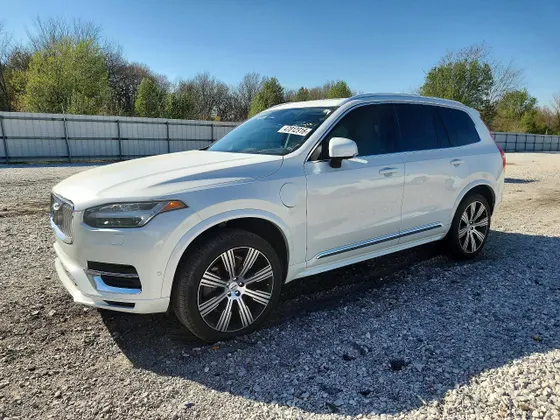 2025 Volvo XC90 Plug-In Hybrid Plus