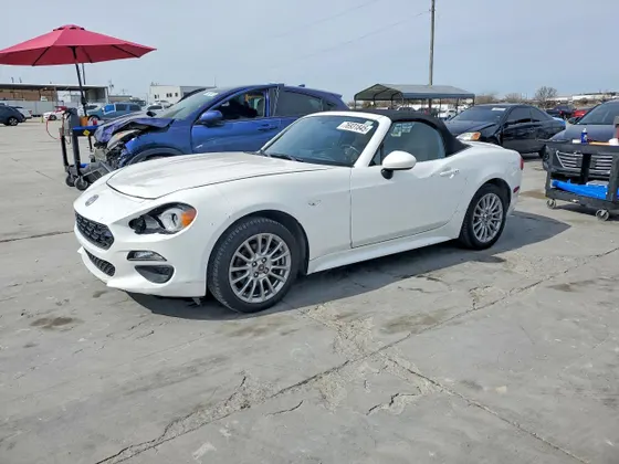 2018 FIAT 124 Spider Classica