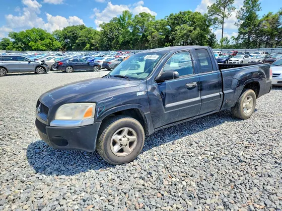 2007 Mitsubishi Raider LS