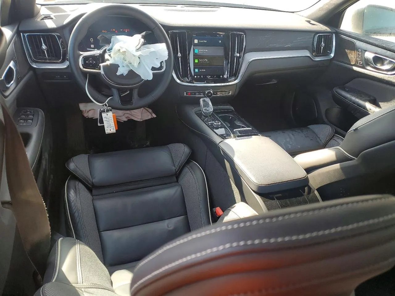 2024 Volvo S60 Recharge Plug-In Hybrid Plus Black Edition