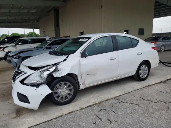 2019 Nissan Versa Sedan S