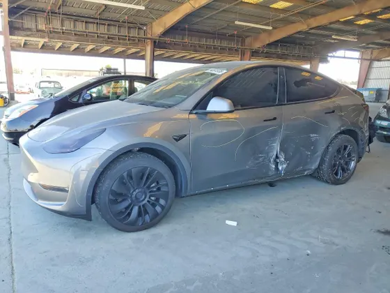 2024 Tesla Model Y Long Range