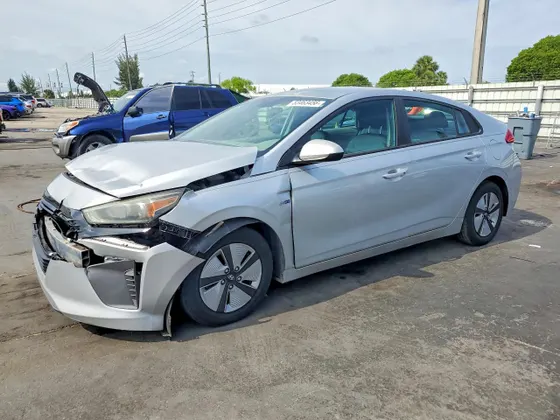 2017 Hyundai Ioniq Hybrid Blue