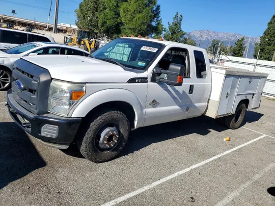 2014 Ford Super Duty F-350 DRW XL