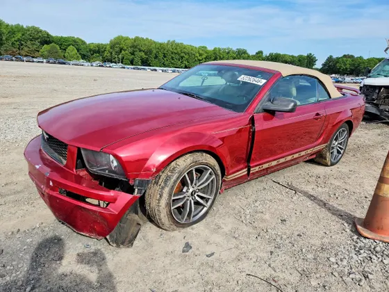 2006 Ford Mustang Standard