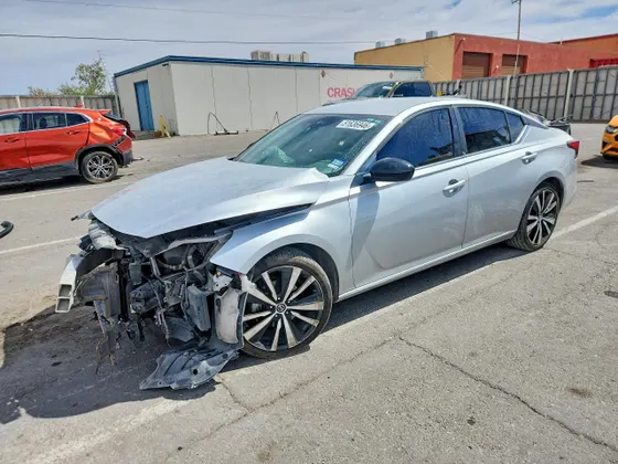 2022 Nissan Altima 2.5 SR