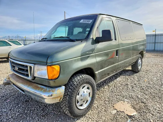 2005 Ford Econoline Wagon XL
