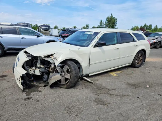 2005 Dodge Magnum SE