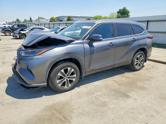 2021 Toyota Highlander Hybrid XLE