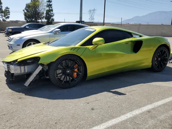 2023 McLaren Artura