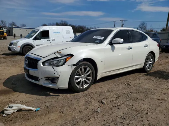 2019 INFINITI Q70 3.7 LUXE