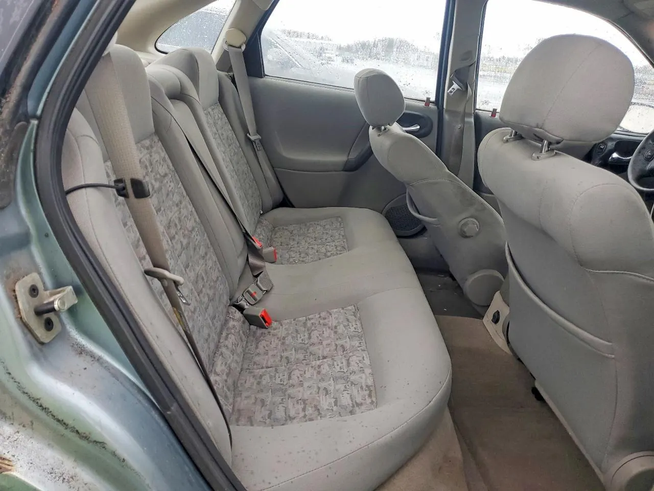 2004 Saturn L-Series L300 2