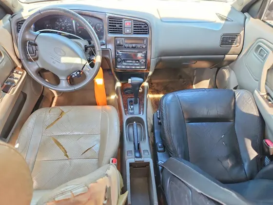 2002 INFINITI G20 Luxury