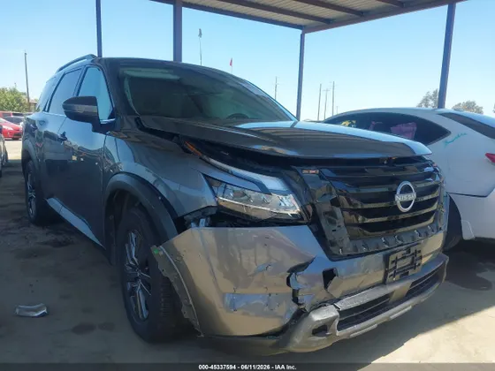 2022 Nissan Pathfinder SV