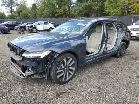 2024 Volvo V90 ULTIMATE