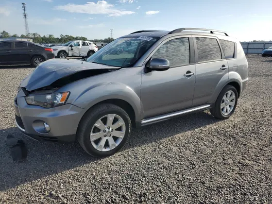 2013 Mitsubishi Outlander SE