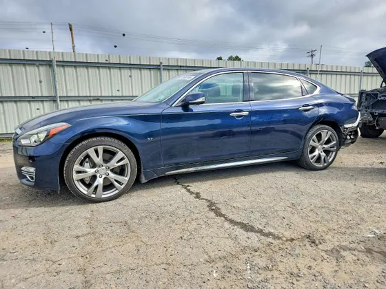 2017 INFINITI Q70L 3.7