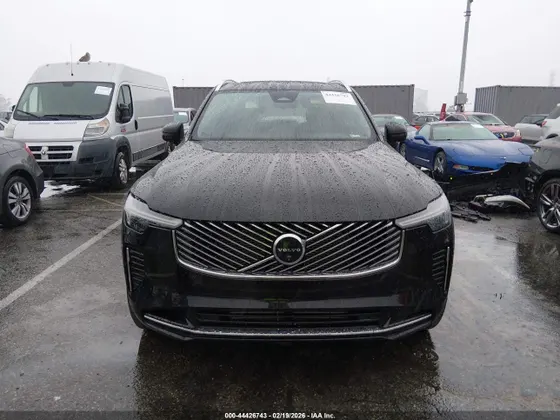 2025 Volvo XC90 Plug-In Hybrid Plus