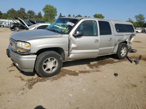2005 GMC Sierra Denali K1500 DENALI