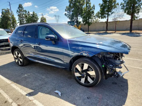 2025 Volvo XC60 Plug-In Hybrid Plus