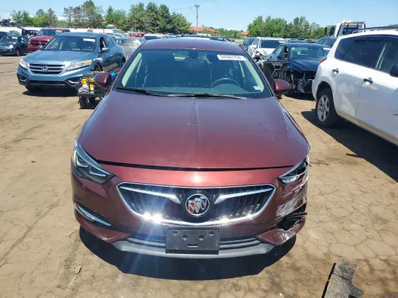 2018 Buick Regal Sportback Essence