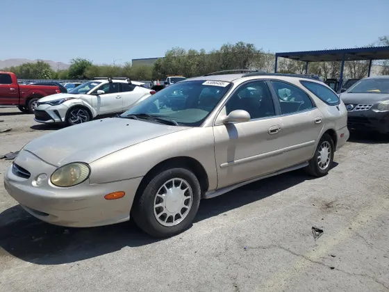 1998 Ford Taurus SE