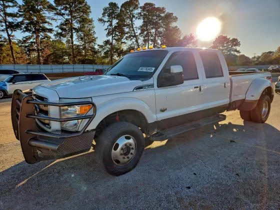 2015 Ford Super Duty F-350 DRW Lariat