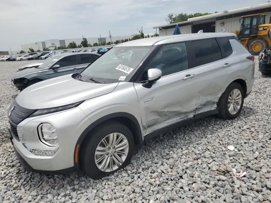 2024 Mitsubishi Outlander PHEV SE