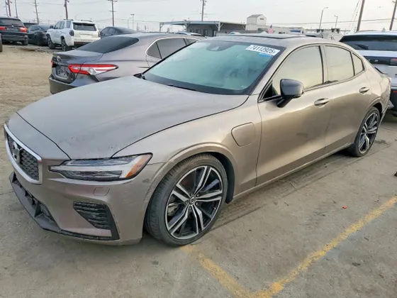 2020 Volvo S60 Recharge Plug-In Hybrid R-Design