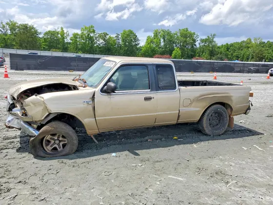 2000 Mazda B-Series 2WD Truck SE