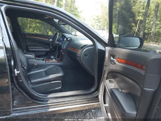 2013 Chrysler 300 MOTOWN