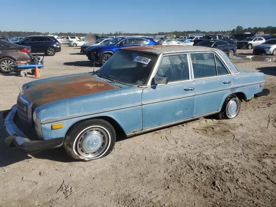 1974 Mercedes-Benz 240 240-CLASS