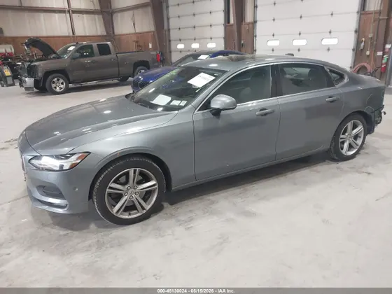 2018 Volvo S90 Momentum