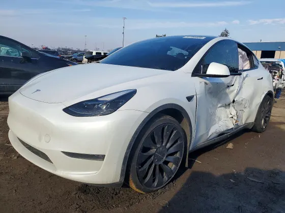 2023 Tesla Model Y Performance