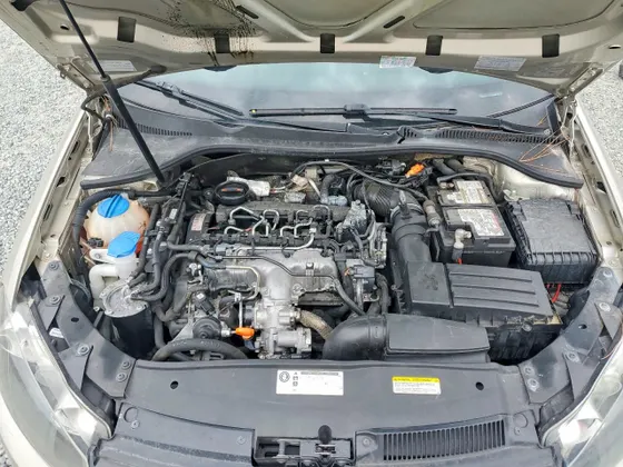 2013 Volkswagen Jetta SportWagen TDI w/Sunroof & Nav