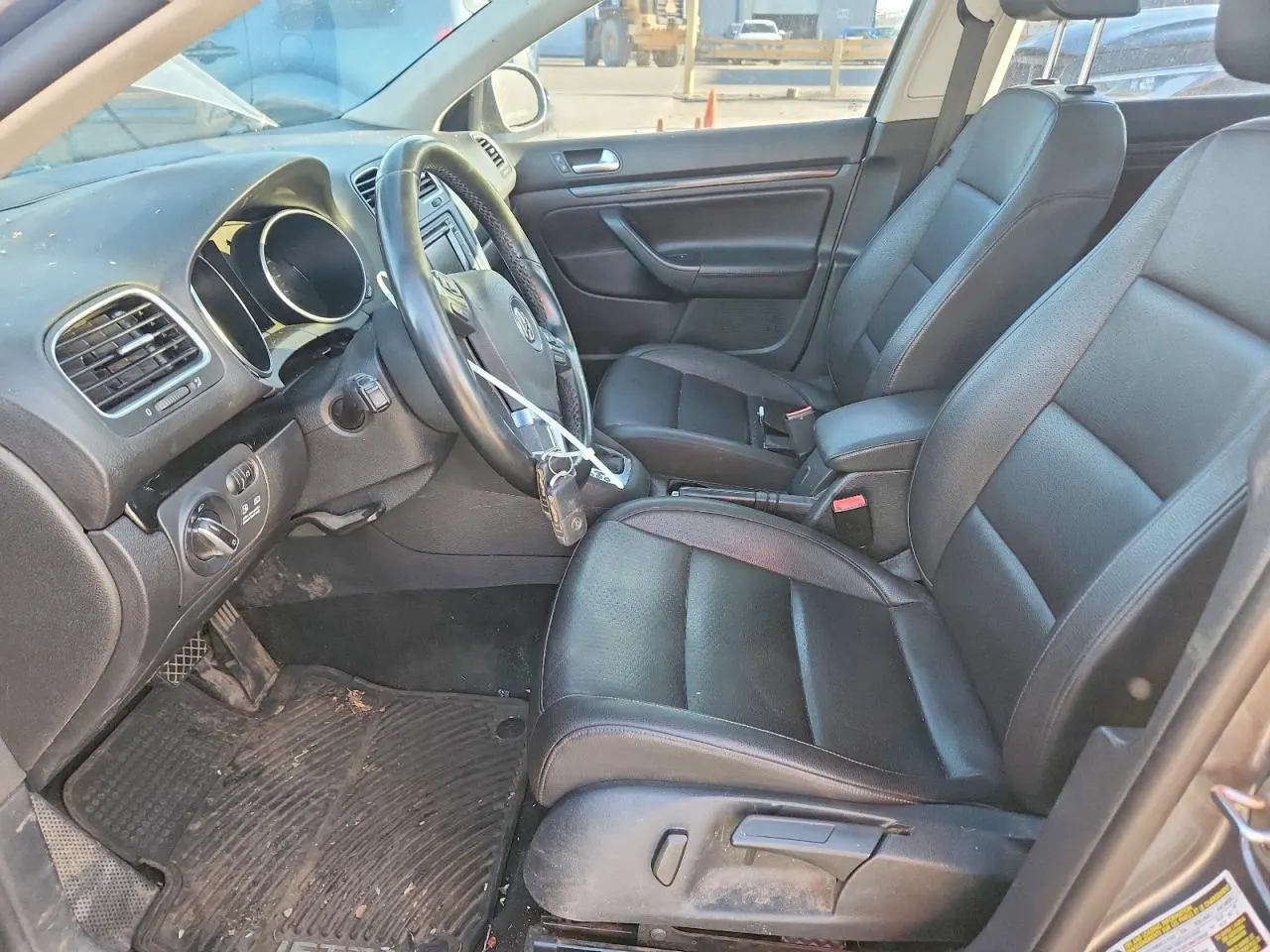 2013 Volkswagen Jetta SportWagen TDI w/Sunroof & Nav