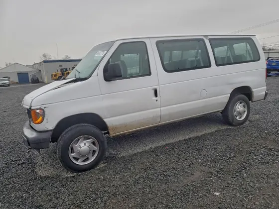 2004 Ford Econoline Wagon XL